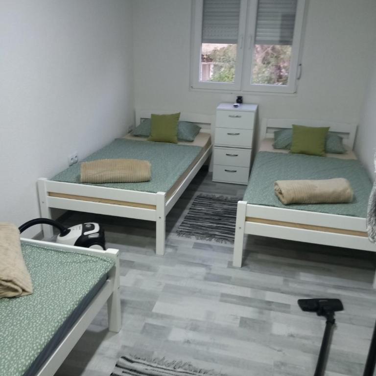 Apartment B&E - Three-Bedroom Apartment - 5