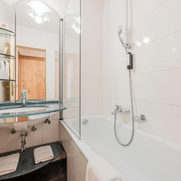 Biohotel Leutascherhof - Doppelzimmer mit Balkon - 3