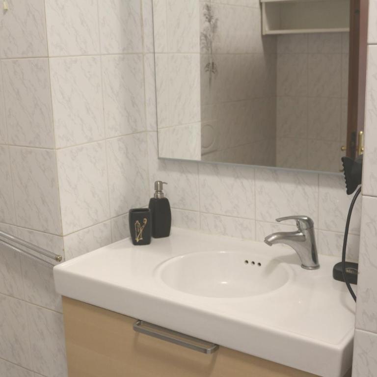 Casa di Antonio e Patrizia - One-Bedroom Apartment with Balcony and City View - 15