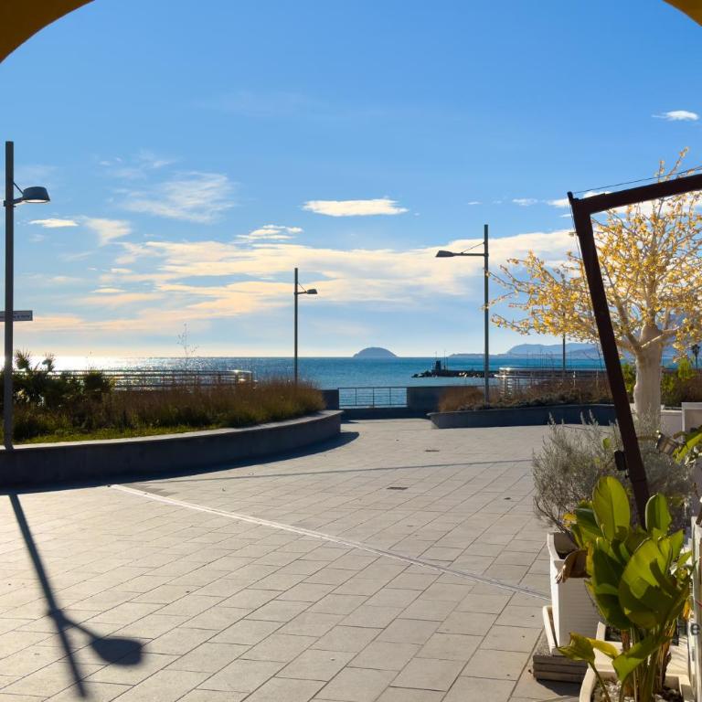 Balcony and garage - Beaches 5min away - Smart TV - Apartamento de 1 dormitorio - 27