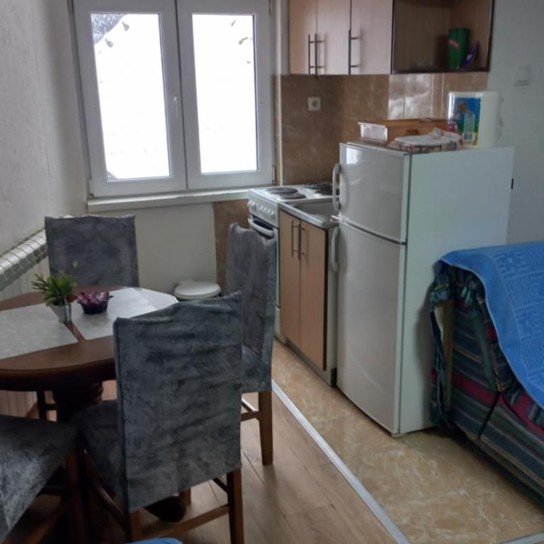 NOV-dve spavaće sobe - Two-Bedroom Apartment - 8