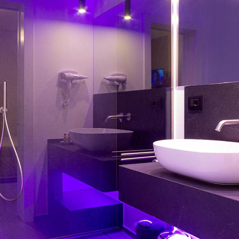 Galliera Residence B&B - Deluxe Room with Private Bathroom - 4