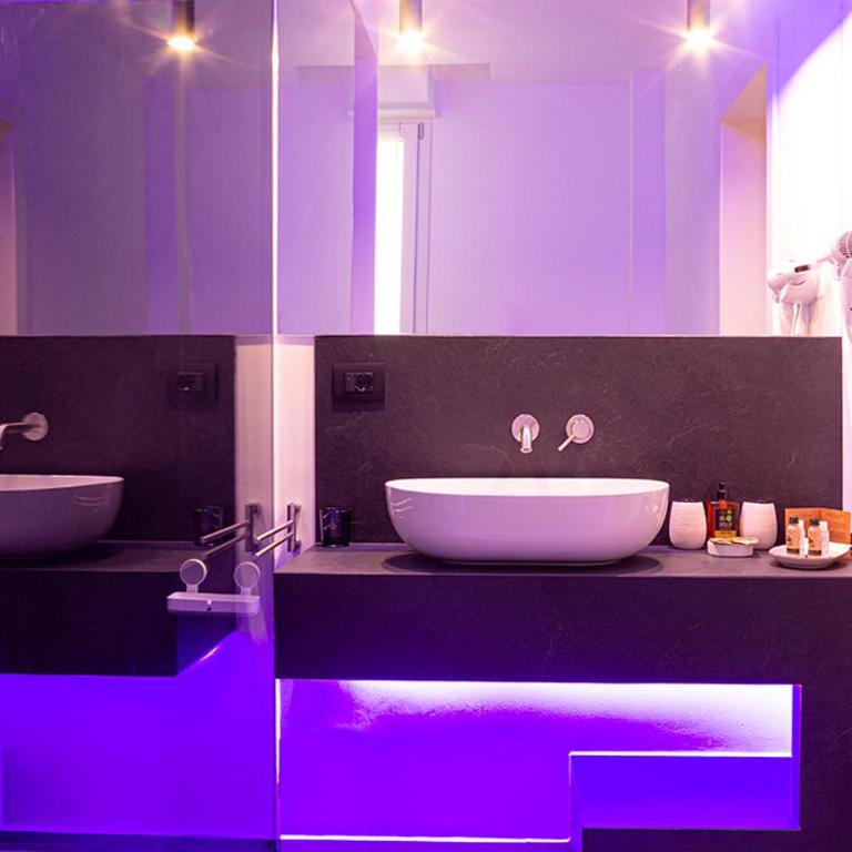 Galliera Residence B&B - Deluxe Room with Private Bathroom - 5