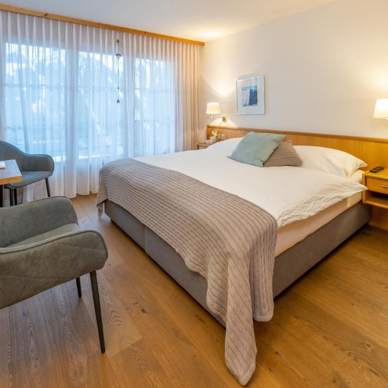 Hotel Bellwald - Doppelzimmer mit Balkon - 4