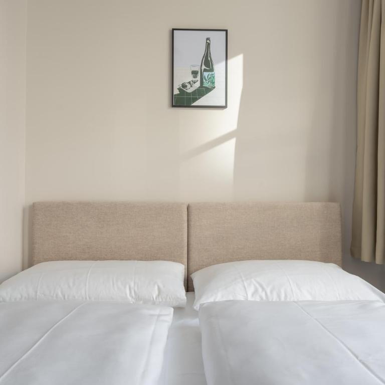 Hotel Goldener Stern - Self check-in - Superior Vierbettzimmer - 14