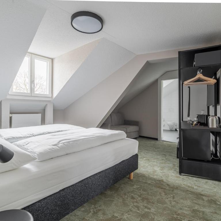 Hotel Goldener Stern - Self check-in - Superior Rooftop 6-Bed Room - 9