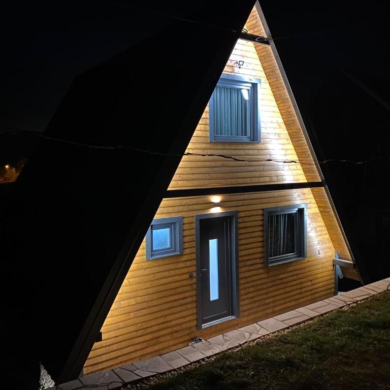 Bajkoviti bungalov - Three-Bedroom House - 32
