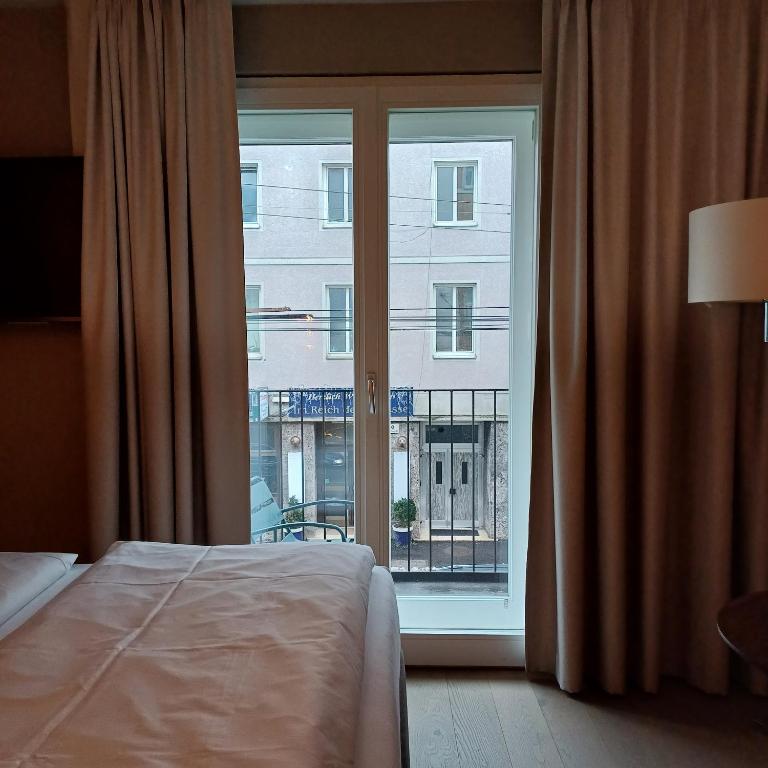 Boutique Hotel das Salz - Stadtgalerie - mit Straßenblick und Balkon - 6