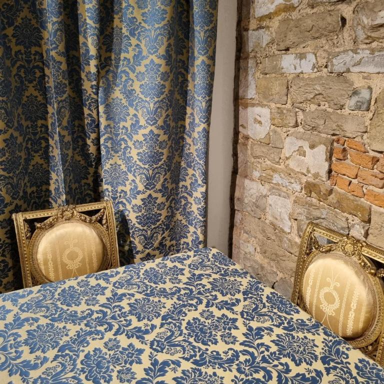 LA SEDE DELL'ARTE Monolocale Studio e Camere in Torre Medievale vicino a Duomo e Piazza Signoria - Camera Tripla con Bagno in Comune - 40