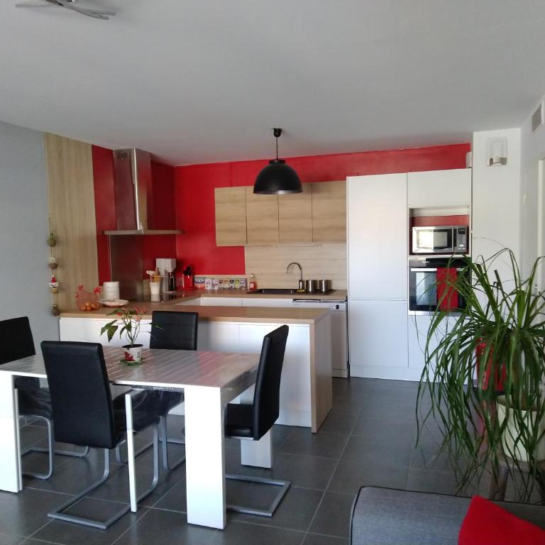 Beau T3 + clim + parking Saint Cyr sur mer - Appartement 2 Chambres - 1