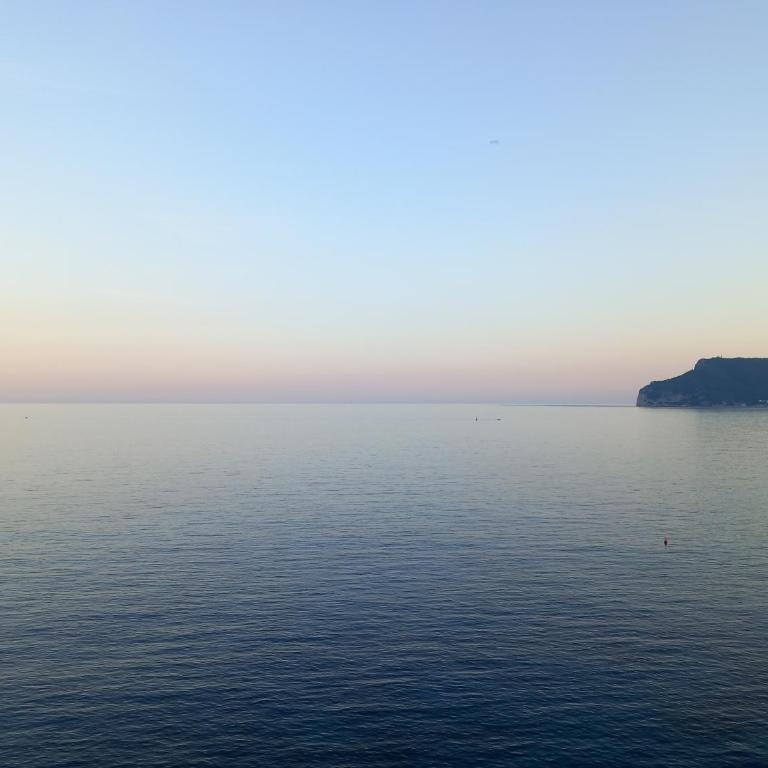 Tramonto sul Mare - Sea Suite - Appartamento con 2 Camere da Letto - 95
