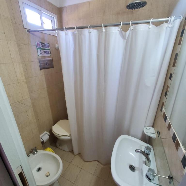 Hosteria Torino - Habitación Triple con baño privado - 4