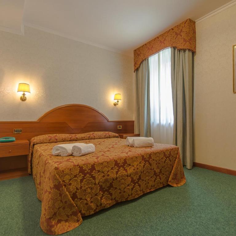 Hotel Columbus sul Lago - Camera Standard Matrimoniale/Doppia con Letti Singoli - 1