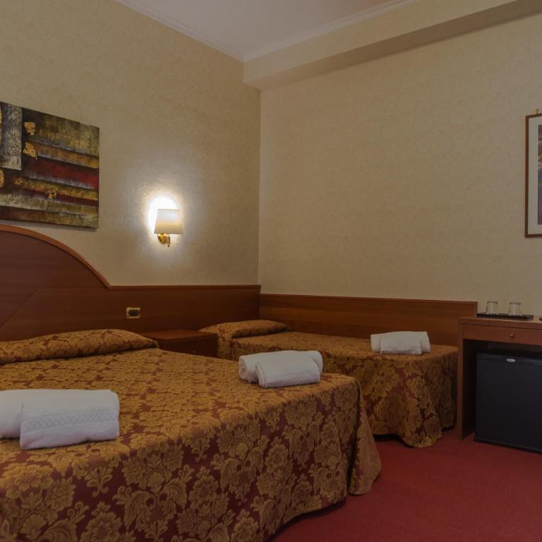 Hotel Columbus sul Lago - Camera Tripla - 3