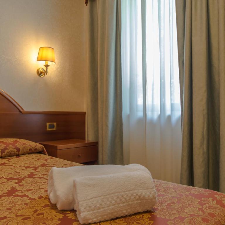 Hotel Columbus sul Lago - Camera Standard Matrimoniale/Doppia con Letti Singoli - 2