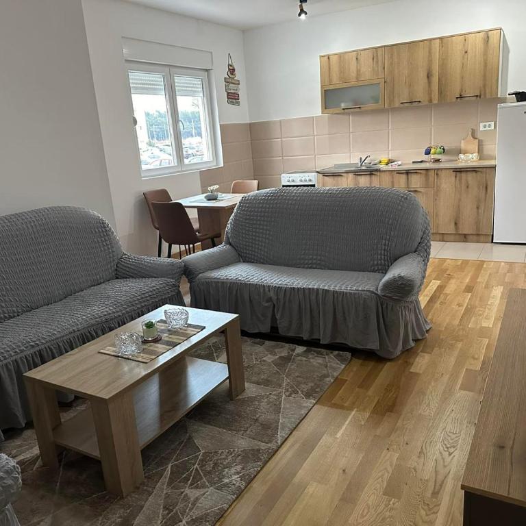 Roomy Lux Apartmant - Two-Bedroom Apartment - 14