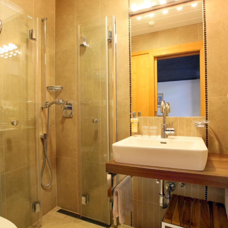Alpenhotel Landhaus Küchl - Familiensuite mit Balkon - 1