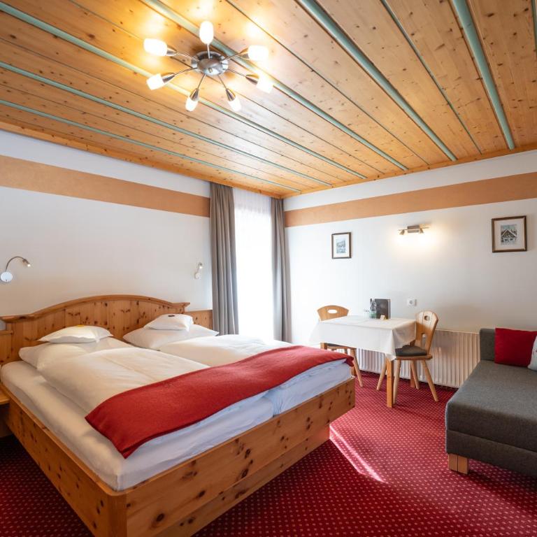 Haus Kössler - Dreibettzimmer mit Dusche - 4