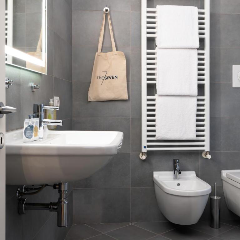 The Seven Residence - Deluxe Apartment - 11