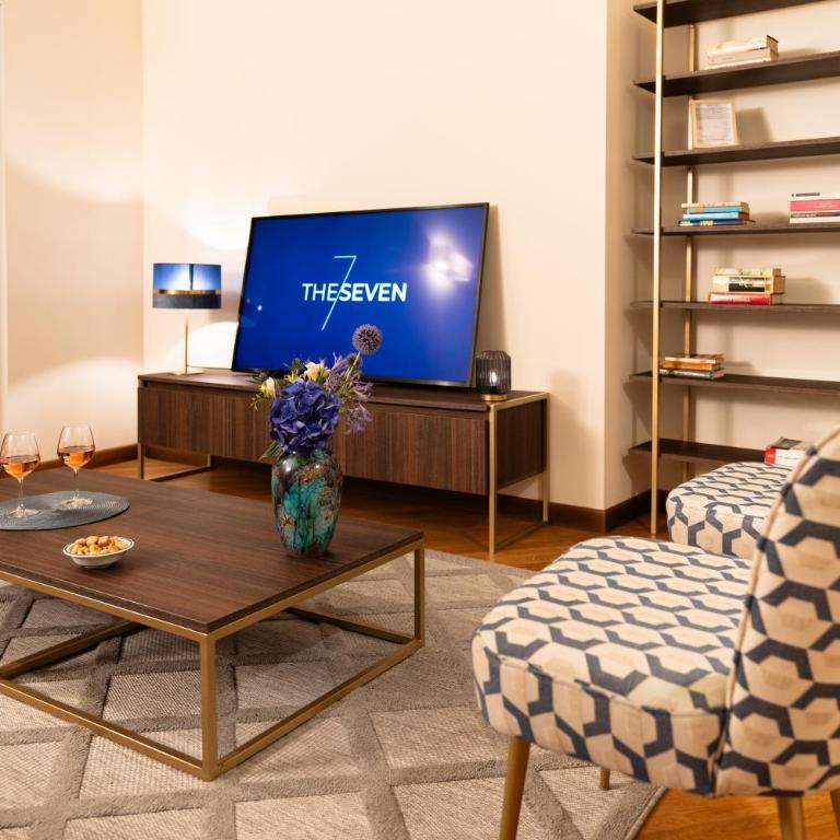 The Seven Residence - Apartment with Balcony - 12