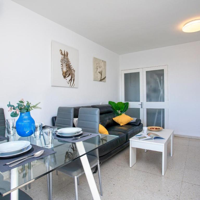 Apartamento con terraza vista mar by Rent Me - Two-Bedroom Apartment - 2