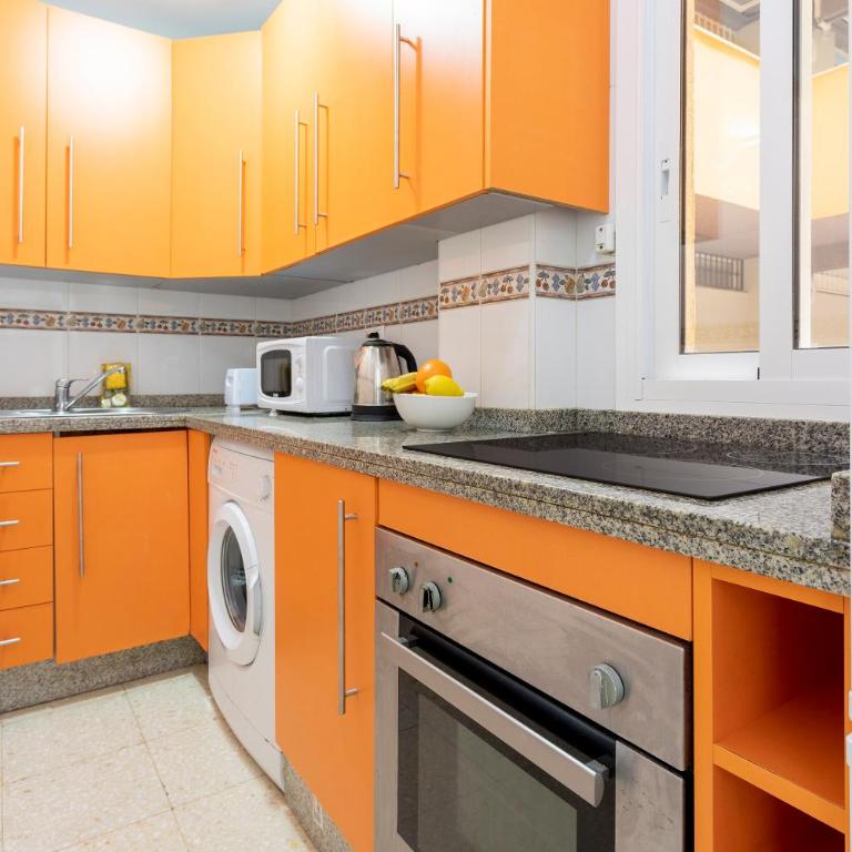 Apartamento con terraza vista mar by Rent Me - Two-Bedroom Apartment - 5