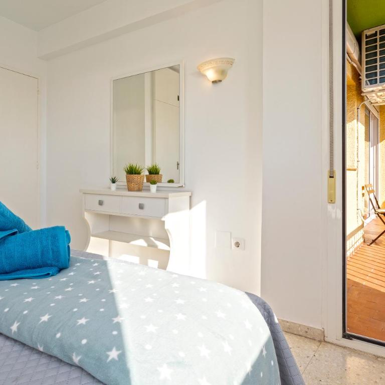 Apartamento con terraza vista mar by Rent Me - Two-Bedroom Apartment - 8