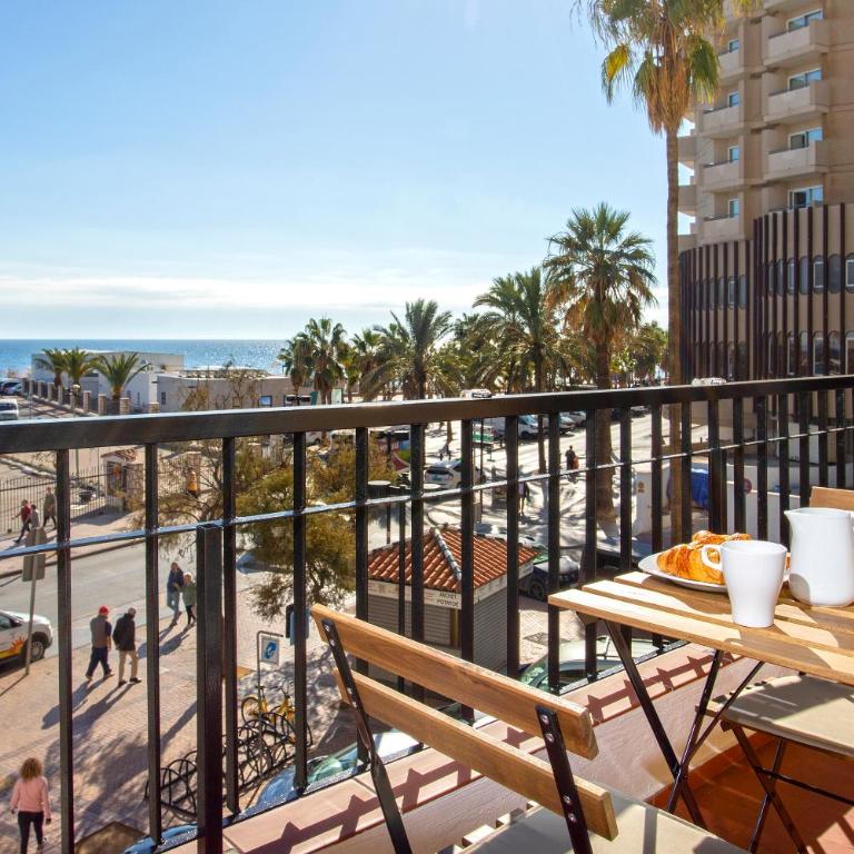 Apartamento con terraza vista mar by Rent Me - Two-Bedroom Apartment - 12