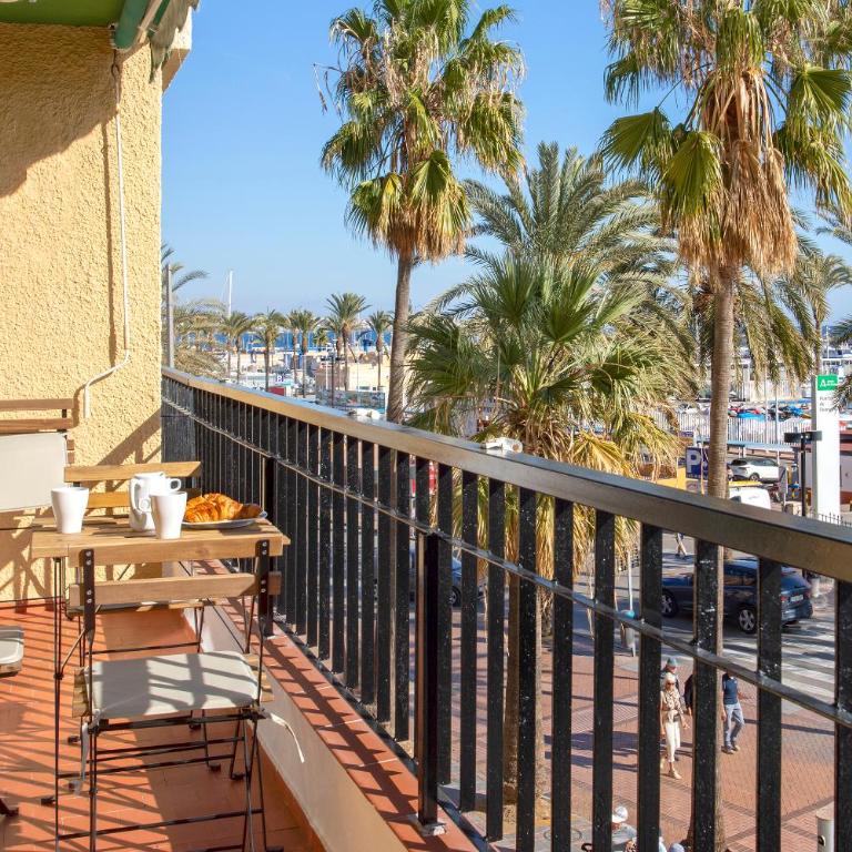 Apartamento con terraza vista mar by Rent Me - Two-Bedroom Apartment - 13