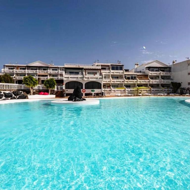 NEW Pools Wonderful Views AC - Deluxe Apartment - 9