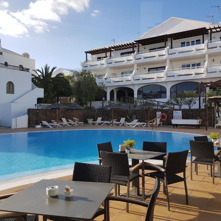 NEW Pools Wonderful Views AC - Deluxe Apartment - 23