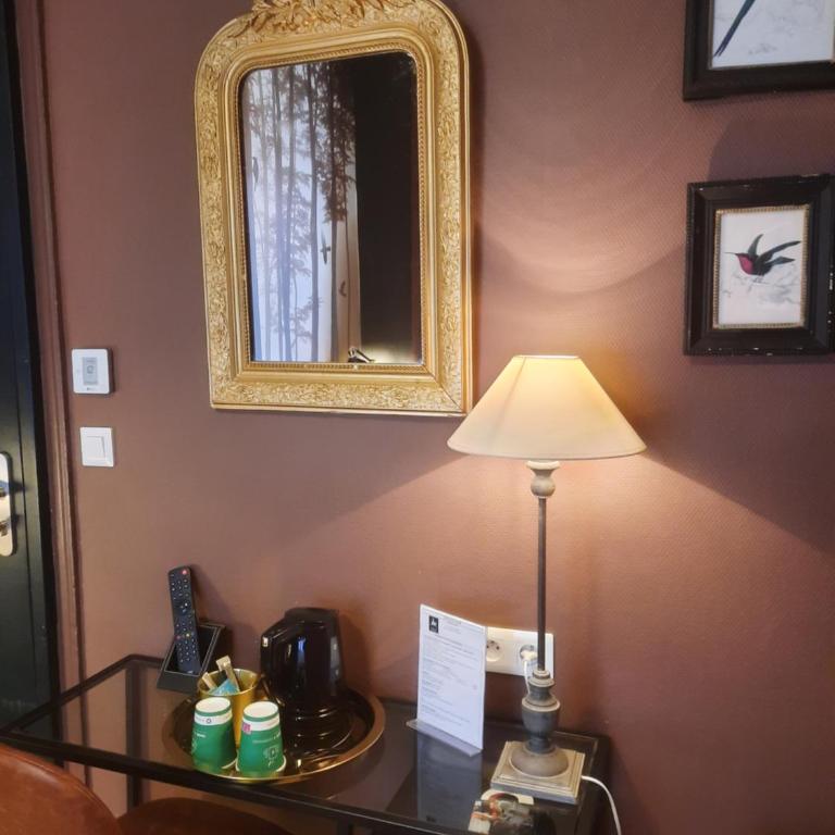 Hotel Du Cygne Tours - Petite Chambre Double - Uniquement Accessible par des Escaliers - 2