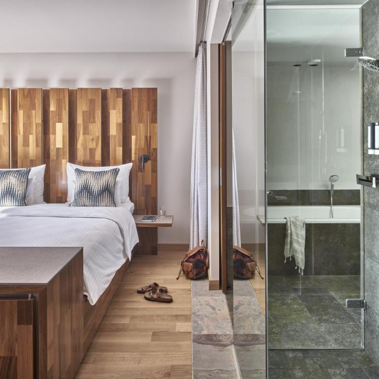 Falkensteiner Hotel & Spa Carinzia l 4 Star Superior - Doppelzimmer mit Dorfblick und Balkon - 2
