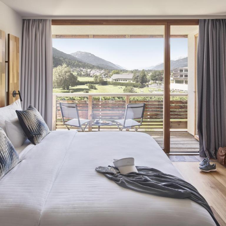 Falkensteiner Hotel & Spa Carinzia l 4 Star Superior - Junior Suite mit Bergblick und Balkon - 1