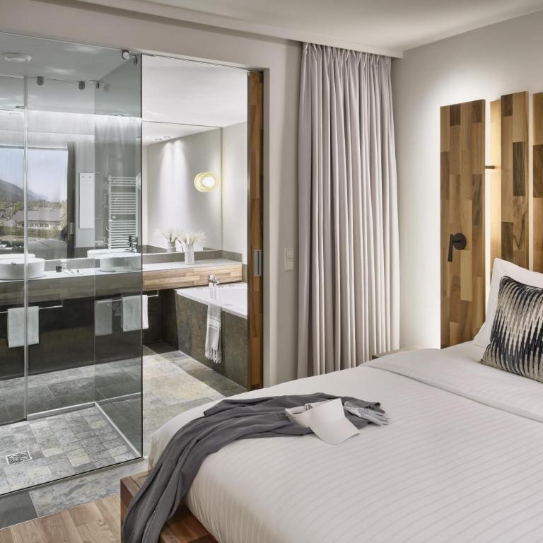 Falkensteiner Hotel & Spa Carinzia l 4 Star Superior - Junior Suite mit Dorfblick und Balkon - 1