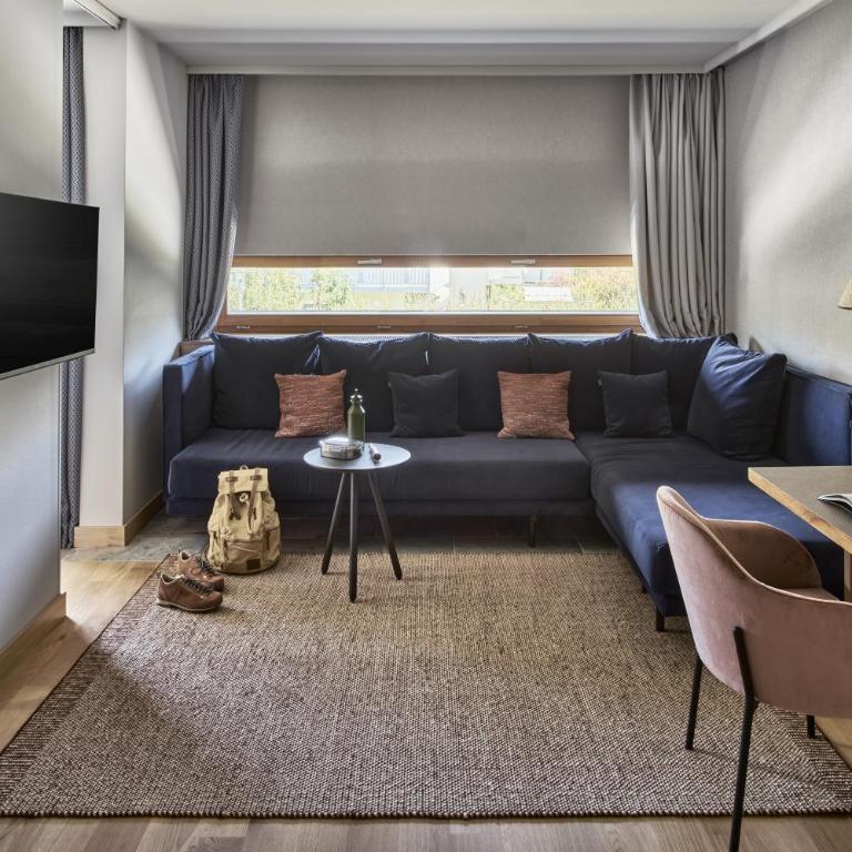 Falkensteiner Hotel & Spa Carinzia l 4 Star Superior - Junior Suite mit Dorfblick und Balkon - 3