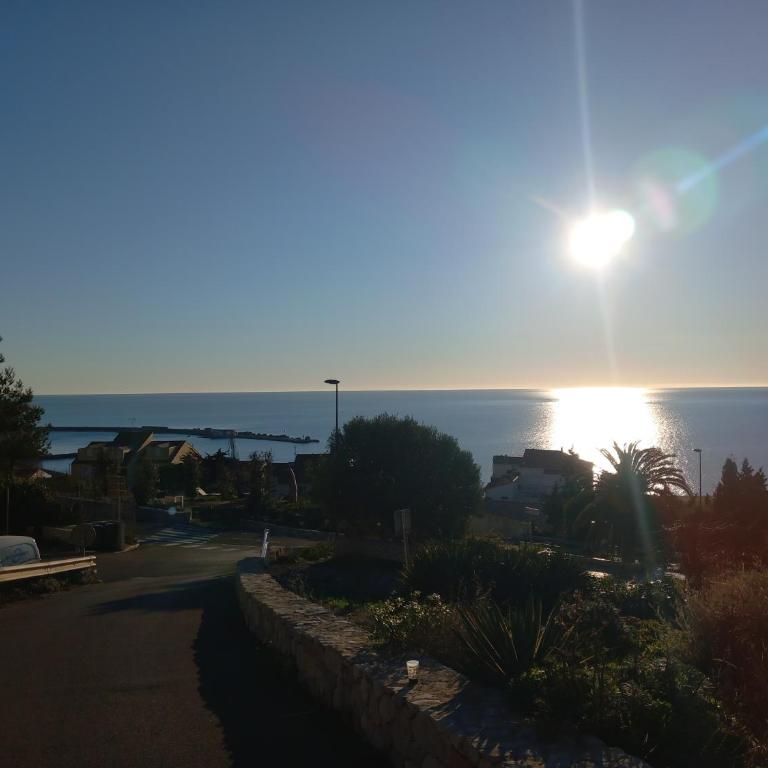 T3 vue mer - terrasse couverte, piscine, parking, proche du centre ville. - Apartment mit 2 Schlafzimmern - 71