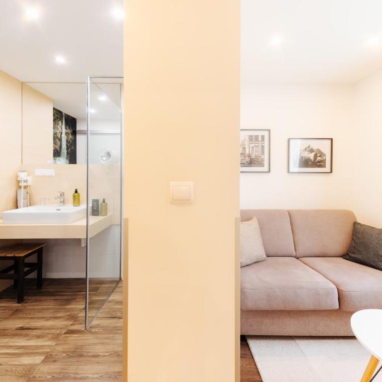 Pension Linder - Doppelzimmer mit Terrasse - 3