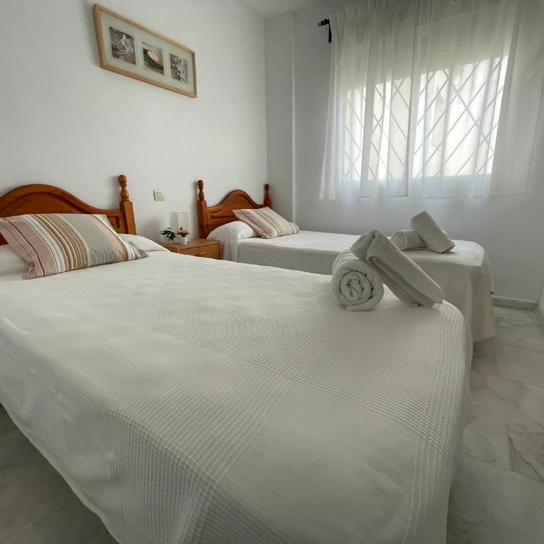 SALIX DON TOMAS - Three-Bedroom Apartment - 2