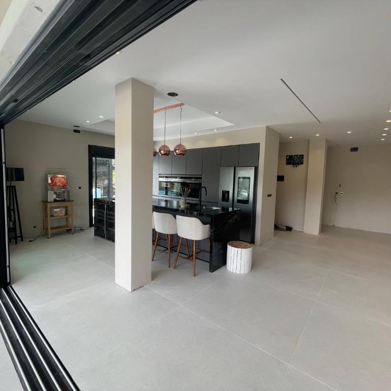 ULTIMATE LUXURY DREAM VILLA with 7 BEDROOMS, GYM, SPA and INFINITY POOL - Villa - 15