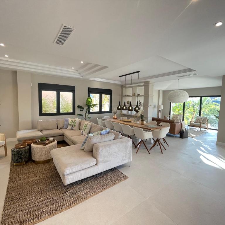 ULTIMATE LUXURY DREAM VILLA with 7 BEDROOMS, GYM, SPA and INFINITY POOL - Villa - 11