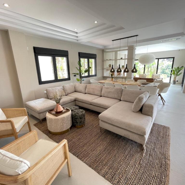 ULTIMATE LUXURY DREAM VILLA with 7 BEDROOMS, GYM, SPA and INFINITY POOL - Villa - 3
