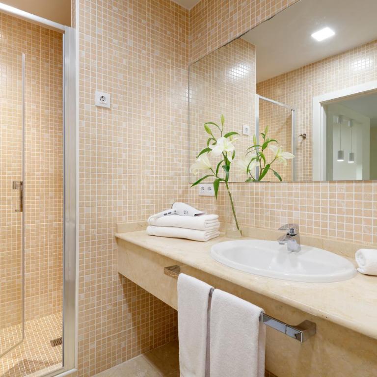 Marinell Collection Palm-Mar - Two-Bedroom Apartment with Balcony - 5
