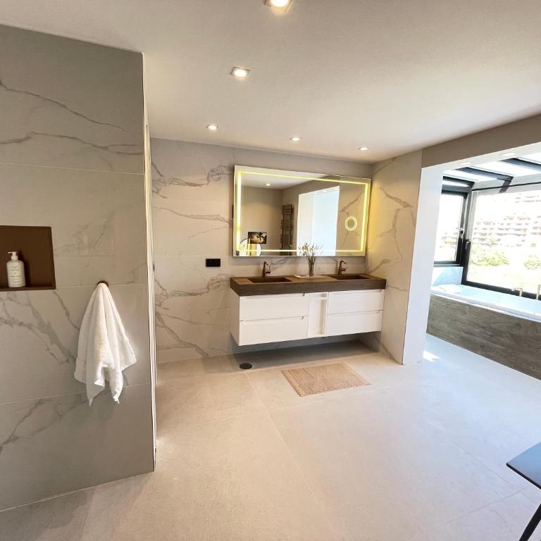 ULTIMATE LUXURY DREAM VILLA with 7 BEDROOMS, GYM, SPA and INFINITY POOL - Villa - 33