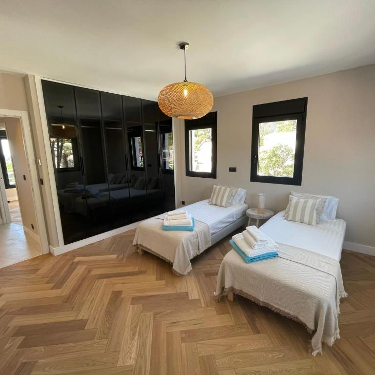 ULTIMATE LUXURY DREAM VILLA with 7 BEDROOMS, GYM, SPA and INFINITY POOL - Villa - 53