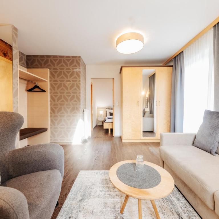 Pension Linder - Familienzimmer mit 2 Schlafzimmern und Seeblick - 2