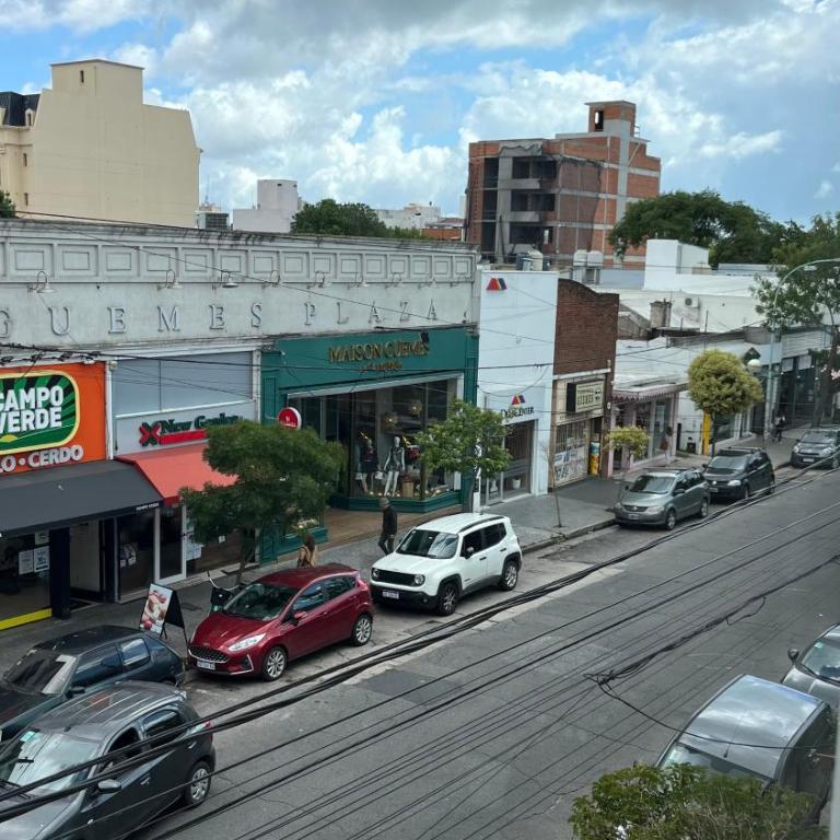 3 amb s/ Calle Guemes c/ cochera - Apartamento de 2 dormitorios - 14