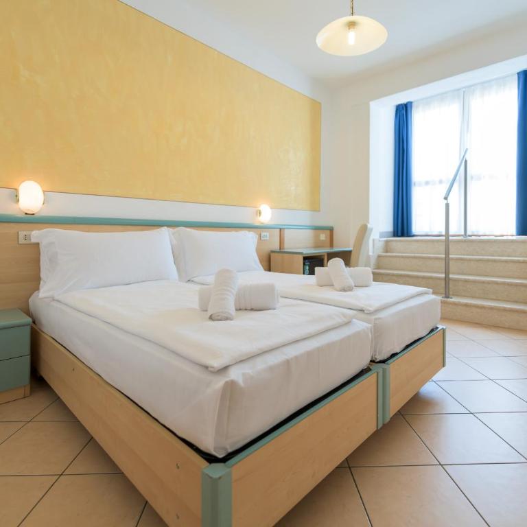 Hotel Garda Bellevue - Camera Standard Matrimoniale/Doppia con Letti Singoli - 1