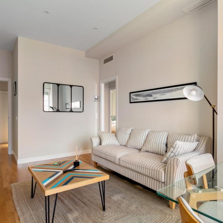 Bright Modern-2Bedroom 1Bathroom -Av. de América - Two-Bedroom Apartment - 2