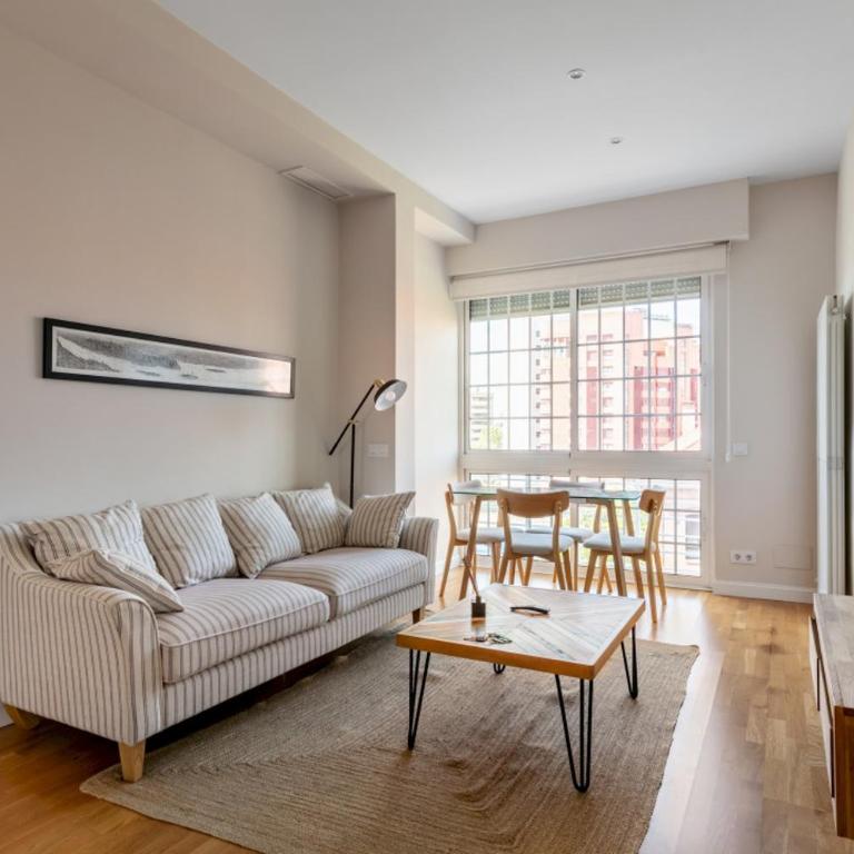 Bright Modern-2Bedroom 1Bathroom -Av. de América - Two-Bedroom Apartment - 1
